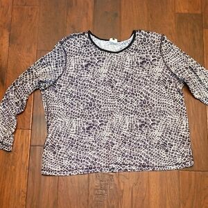 Natalie & Me long sleeve top with a black, white & grey giraffe pattern size 3X